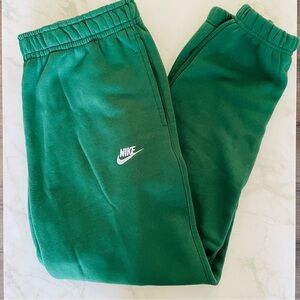 Nike Men’s Standard Taper Leg Regular Length Sweats